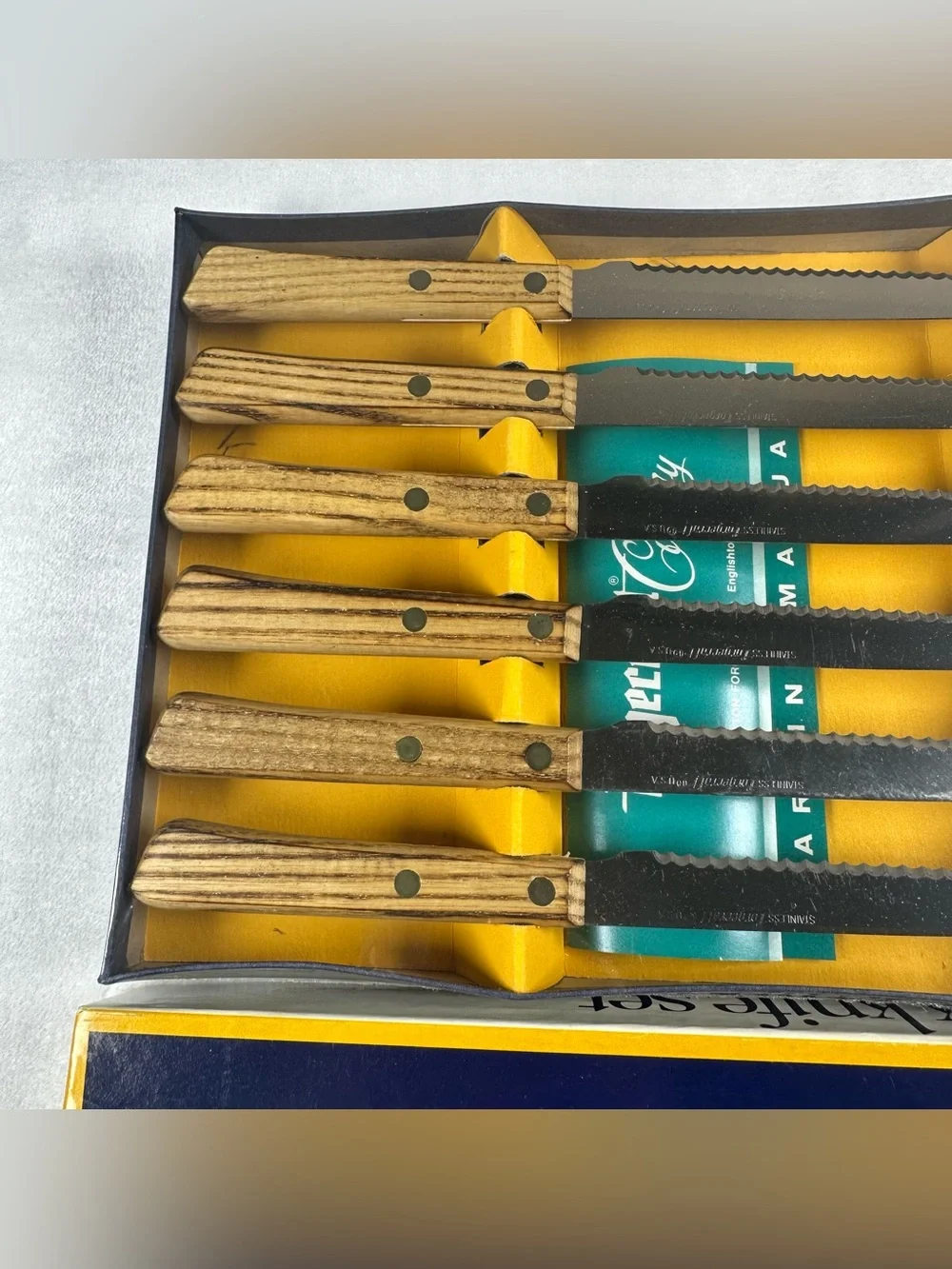 Vintage Steak Knife Set with Wood Handles - Yellow/Blue